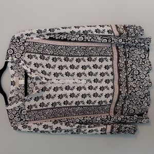 Loft Outlet Sheer Blouse Sz M w Black/White Floral Framed Print w 3/4 " sleeve